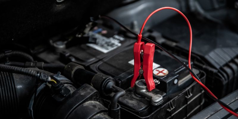 cargar batería coche